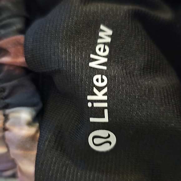 216. Lululemon Hotty Hot Short - Picture 6 of 6